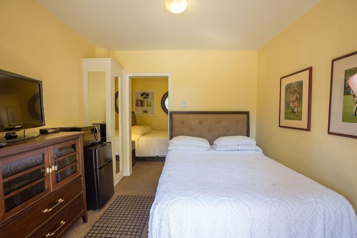 Room 53 of 187