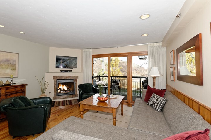 The Crestwood Condominiums