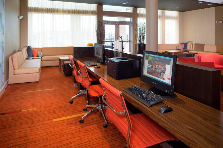 Business Center 42 of 45