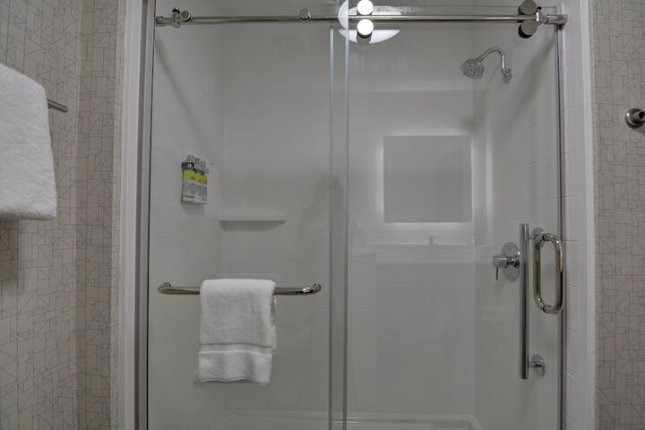 Holiday Inn Express & Suites Greenwood Mall by IHG