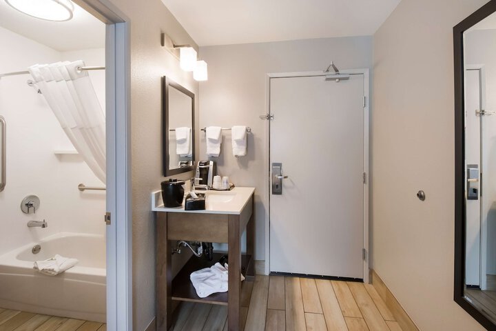 Room 30 of 41