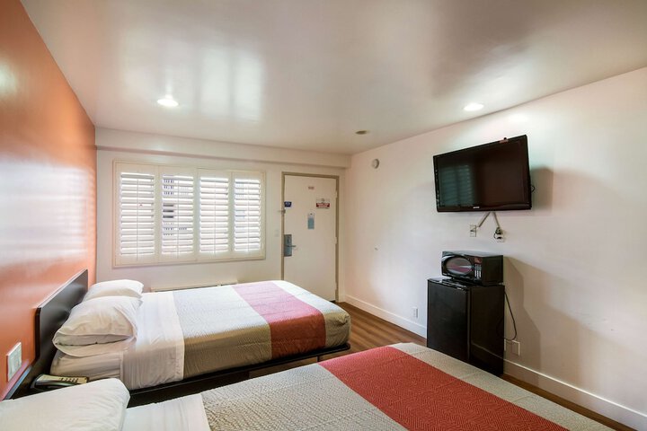 Room 25 of 27