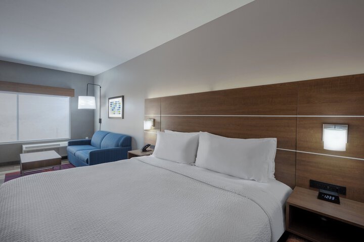 Holiday Inn Express & Suites Gilbert Mesa Gateway Airport by IHG