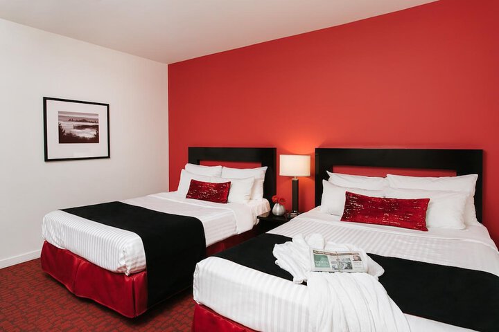 Room 9 of 32