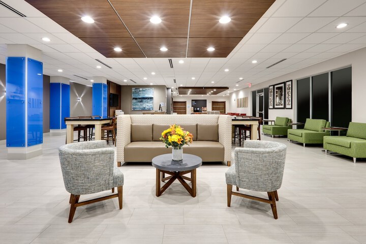 Holiday Inn Express & Suites Plano - The Colony by IHG