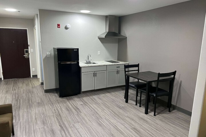 Room 9 of 25