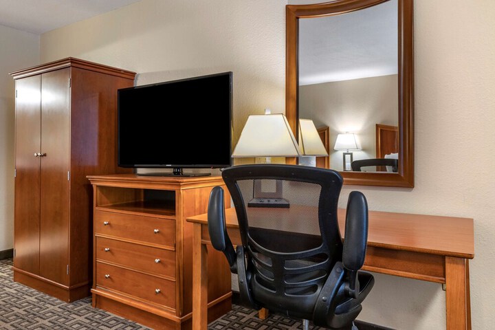 Best Western Swiss Clock Inn