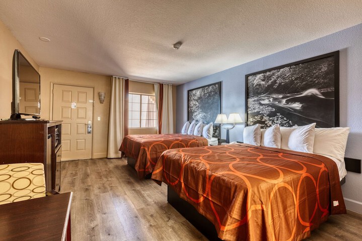 Room 17 of 30