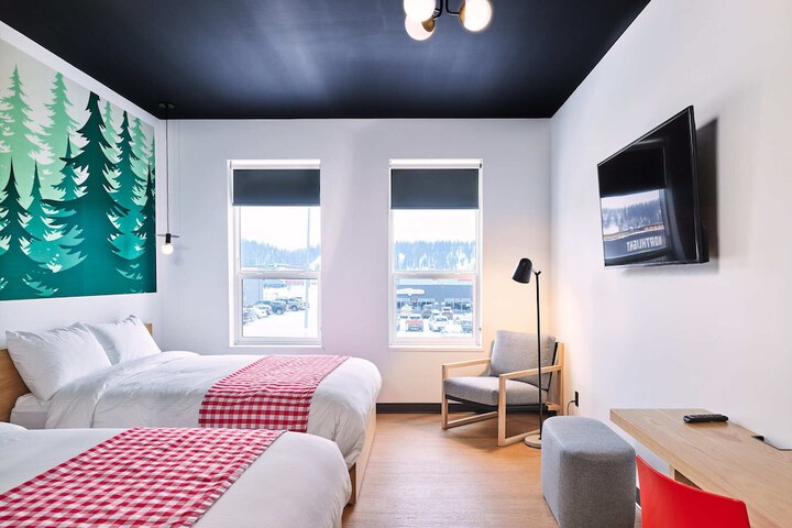 Room 32 of 46