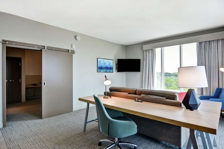 Room 10 of 40
