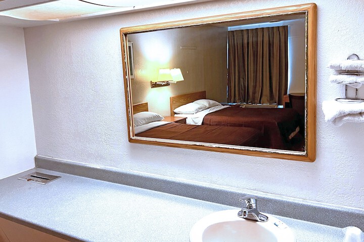 Room 28 of 31