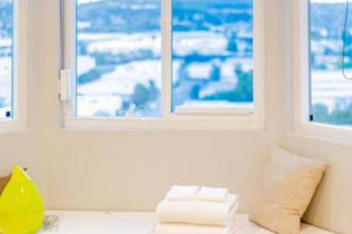 Luxurious 5B4B Home with Pool and View