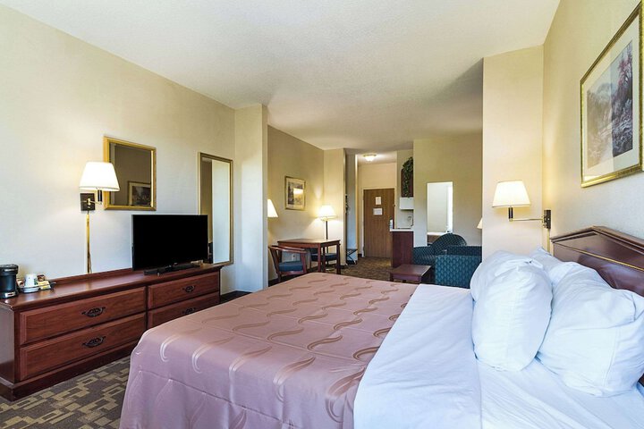 Room 32 of 75