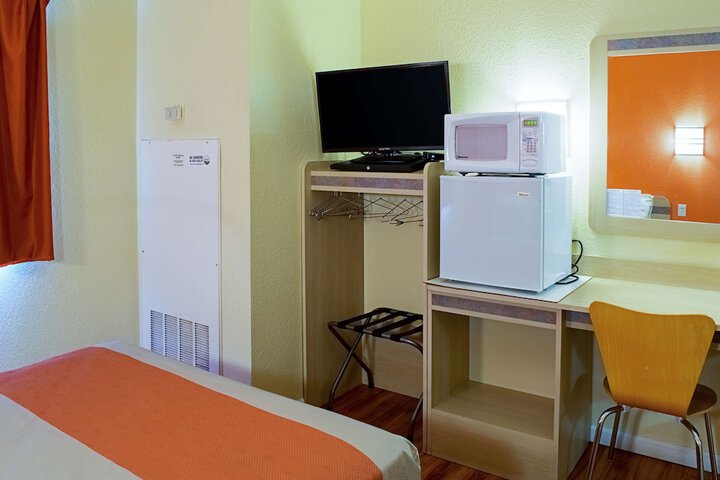 Motel 6 Seymour IN - North