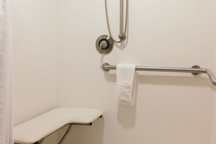 Room 32 of 103