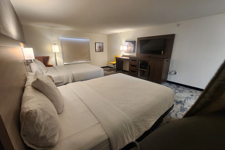 La Quinta Inn & Suites by Wyndham Milwaukee SW New Berlin
