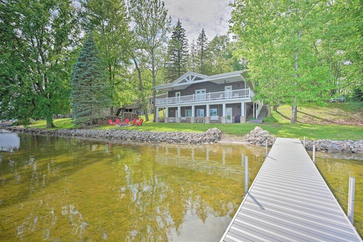 Coldwater Family Retreat w / Boat Dock & Grill!