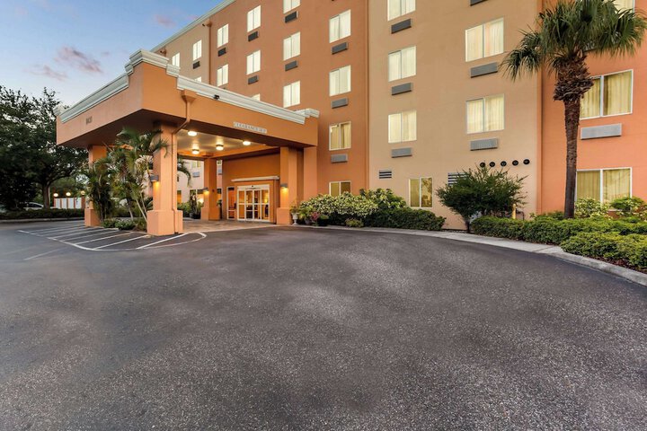 Comfort Suites Tampa Airport North
