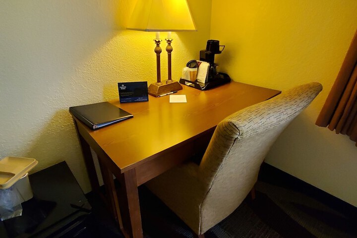 Room 13 of 36
