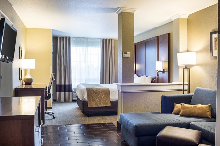 Comfort Suites Minot South