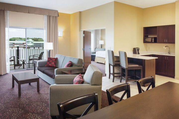 Holiday Inn Express & Suites Sandusky by IHG