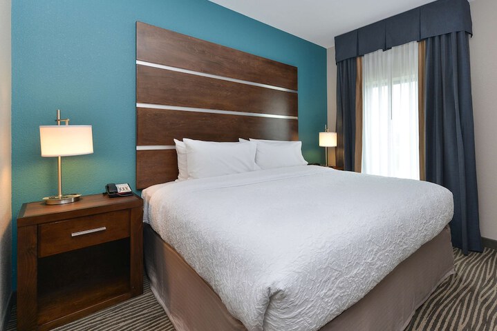 Hampton Inn & Suites Des Moines Downtown