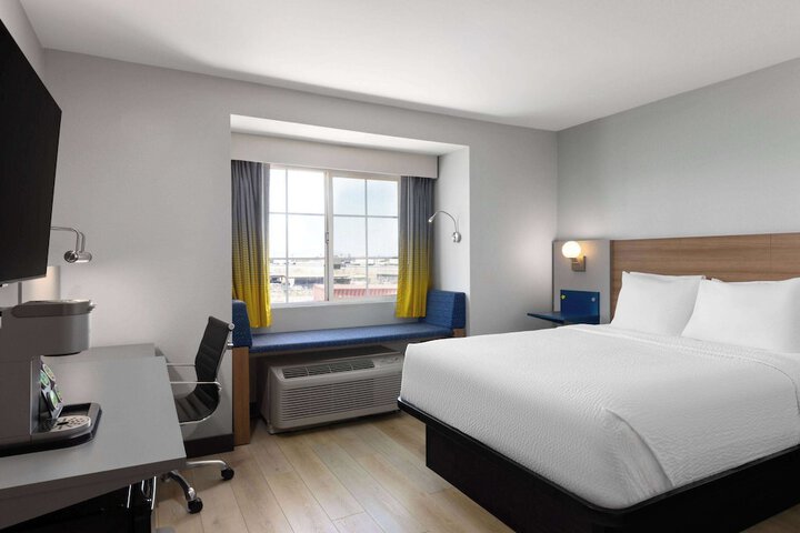 Microtel Inn & Suites by Wyndham Tracy