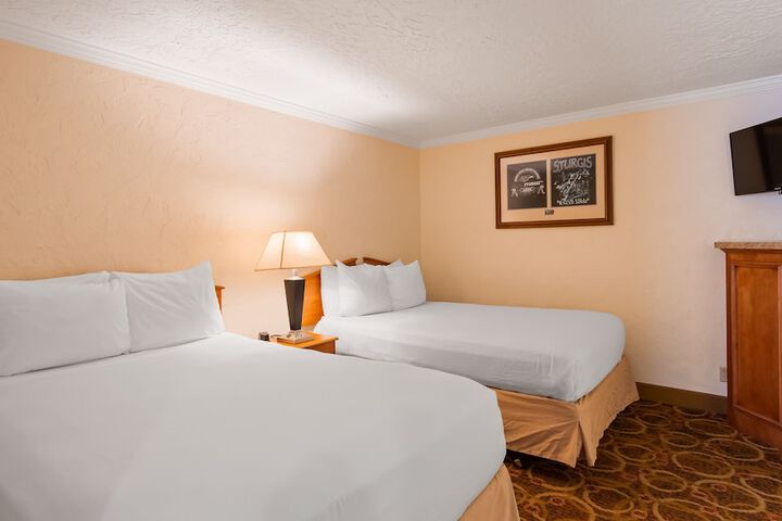 Sturgis Lodge & Suites Travelodge by Wyndham
