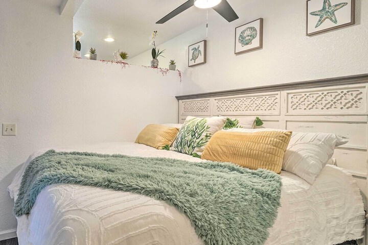 Parker Studio w / Patio & Direct River Access!