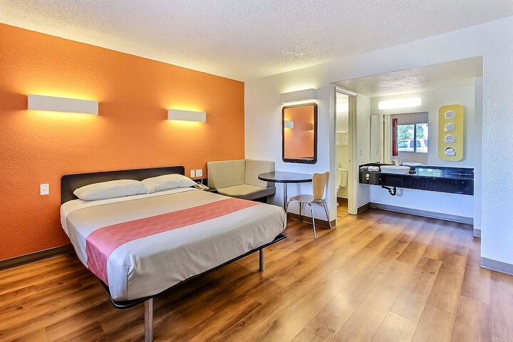 Room 20 of 27