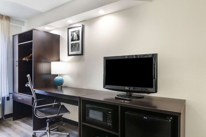 Room 19 of 37
