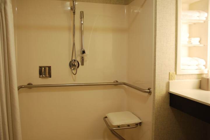 Holiday Inn Express Hotel and Suites Kingsport by IHG