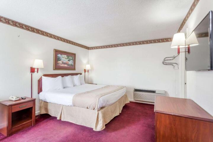 Knights Inn Hurricane Mills