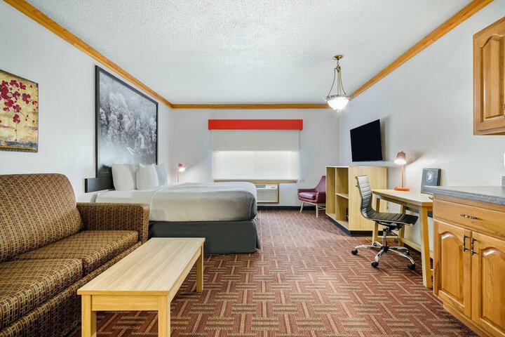 Super 8 by Wyndham Eveleth