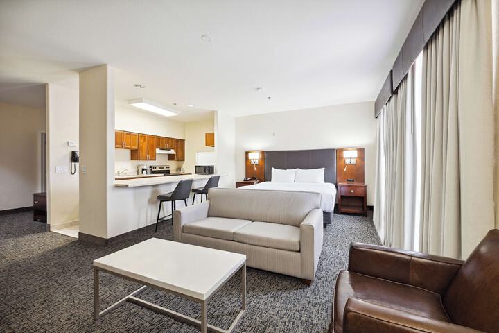 Room 12 of 25
