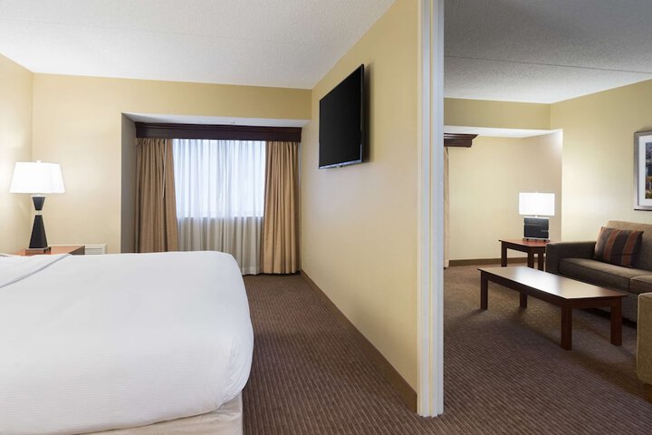 DoubleTree Suites by Hilton Hotel Cincinnati - Blue Ash