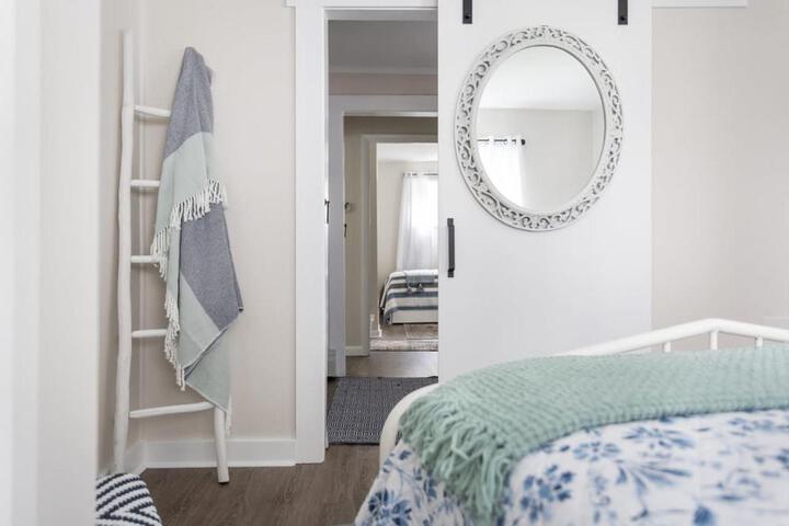 Cedar Creek Cottage Close to Downtown Traverse City Beaches and the TART Trail
