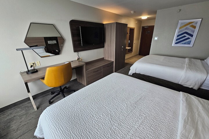 Room 32 of 61