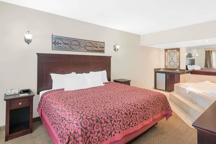 Room 5 of 15