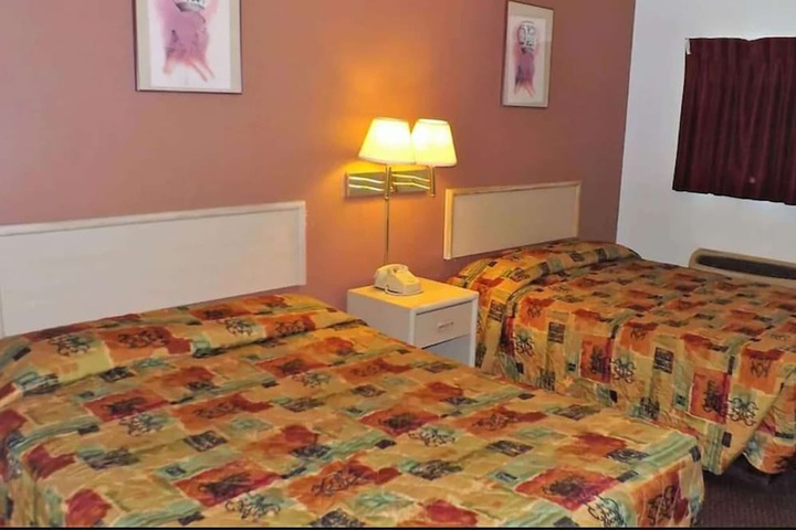 Room 8 of 10