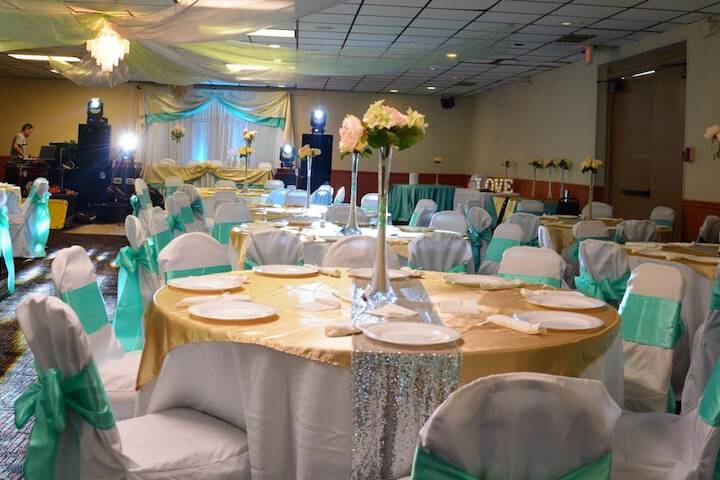 Ballroom/Hall 28 of 38