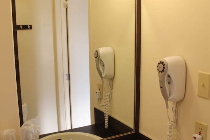 Room 13 of 28