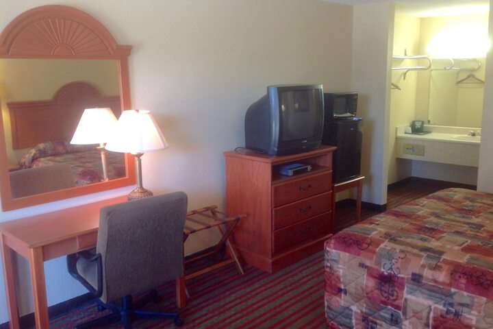 Room 13 of 19