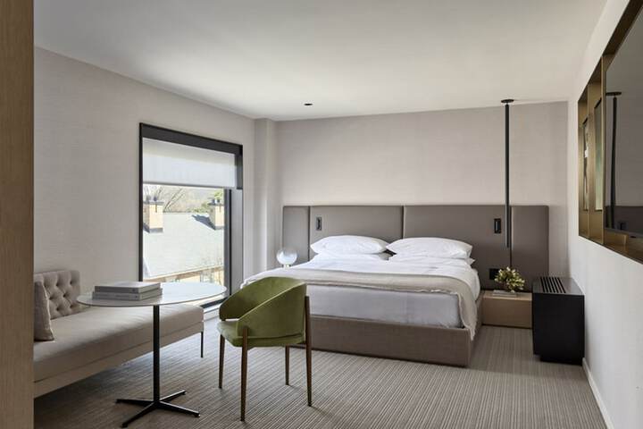 Room 26 of 46