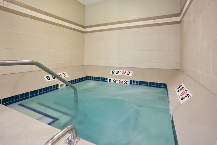 Holiday Inn Express Hotel & Suites St. Paul-Woodbury by IHG