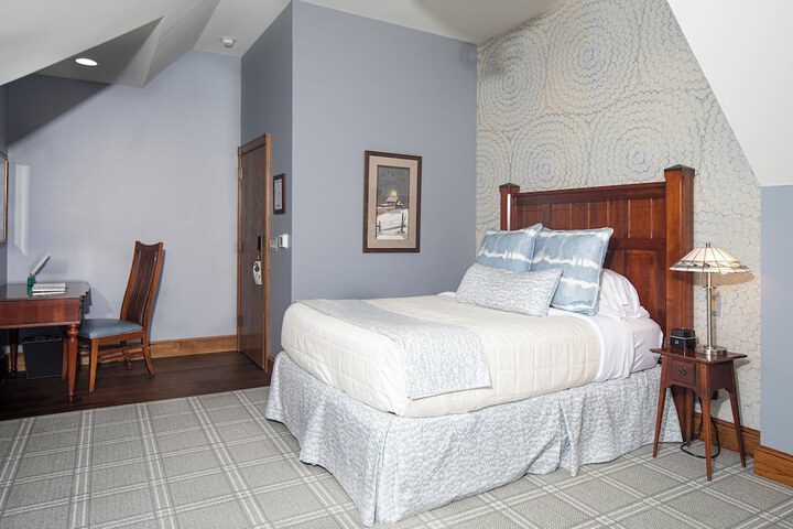 Room 27 of 123