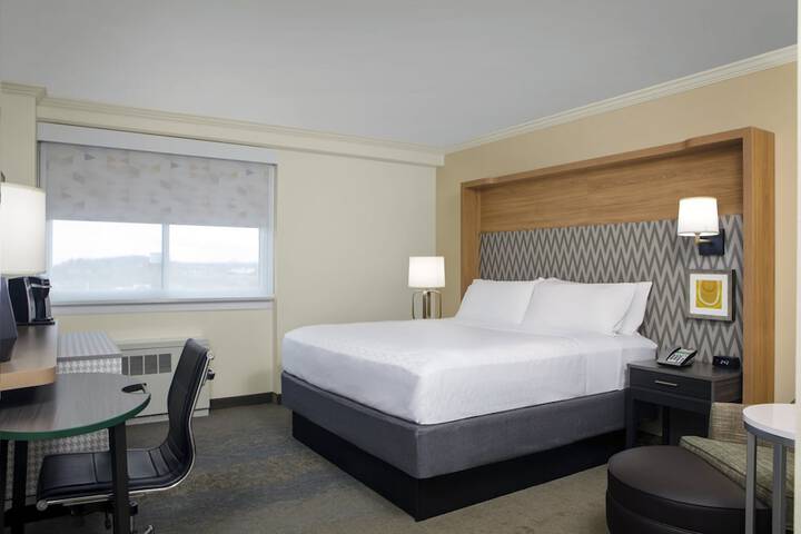 Room 17 of 46
