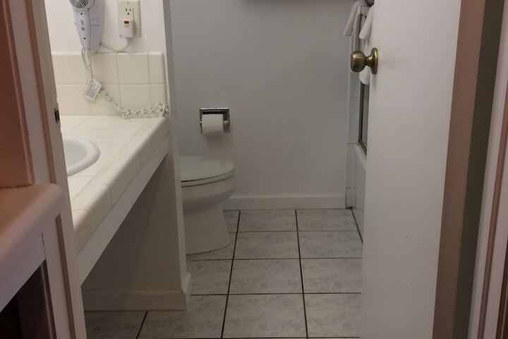 Room 9 of 16
