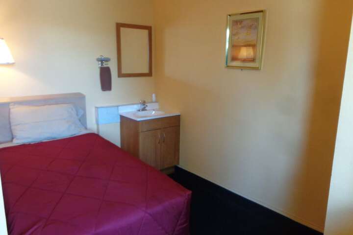 Room 34 of 40