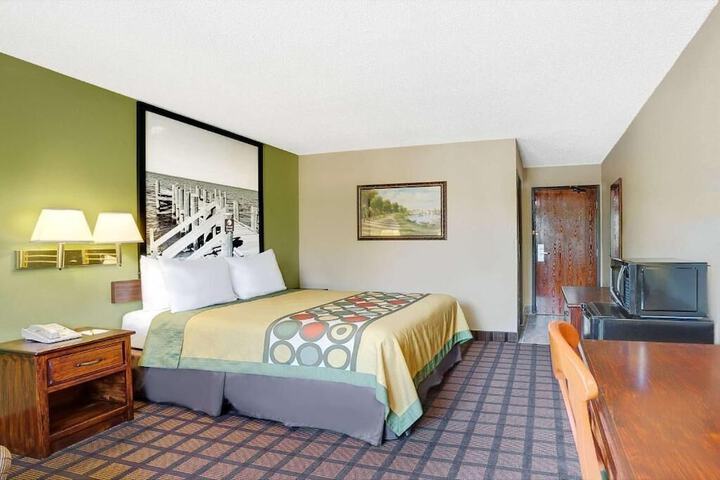 Room 16 of 34